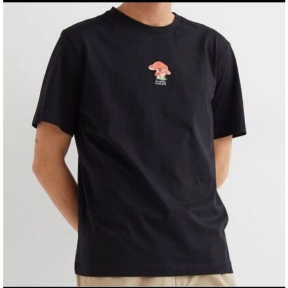 H&M T-Shirt Men's Size Large Black Red Mushroom Crewneck - Picture 2 of 8